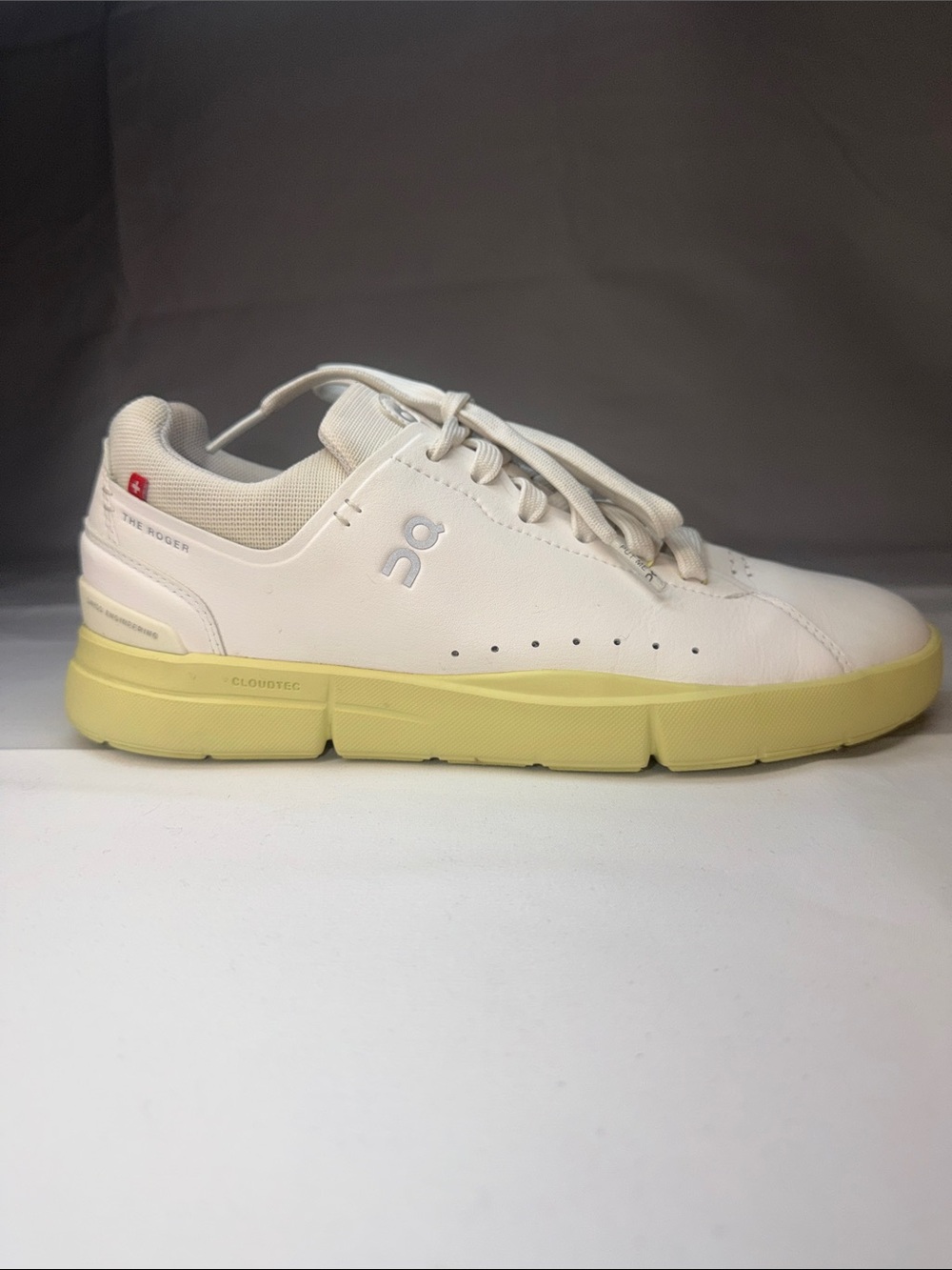 On Running Women’s The Roger Advantage White/Hay